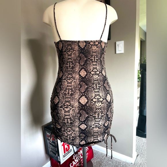 Snake print mini dress - Picture 3 of 5